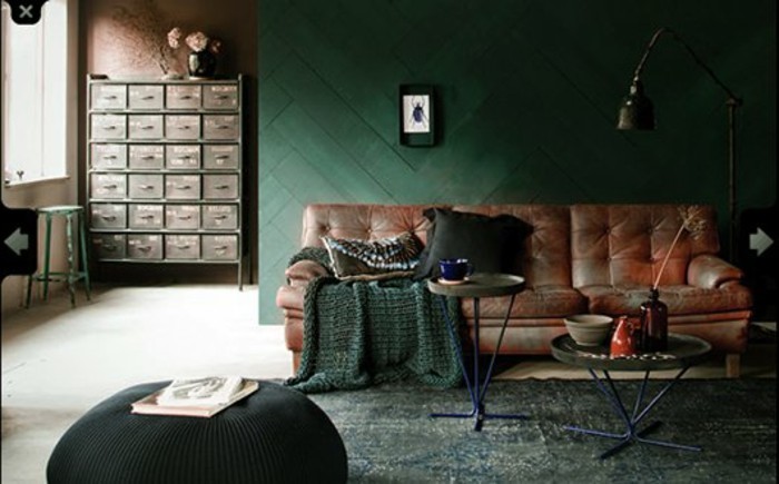 wunderschönes-wohnzimmer-in-der-wandfarbe-petrolgrün