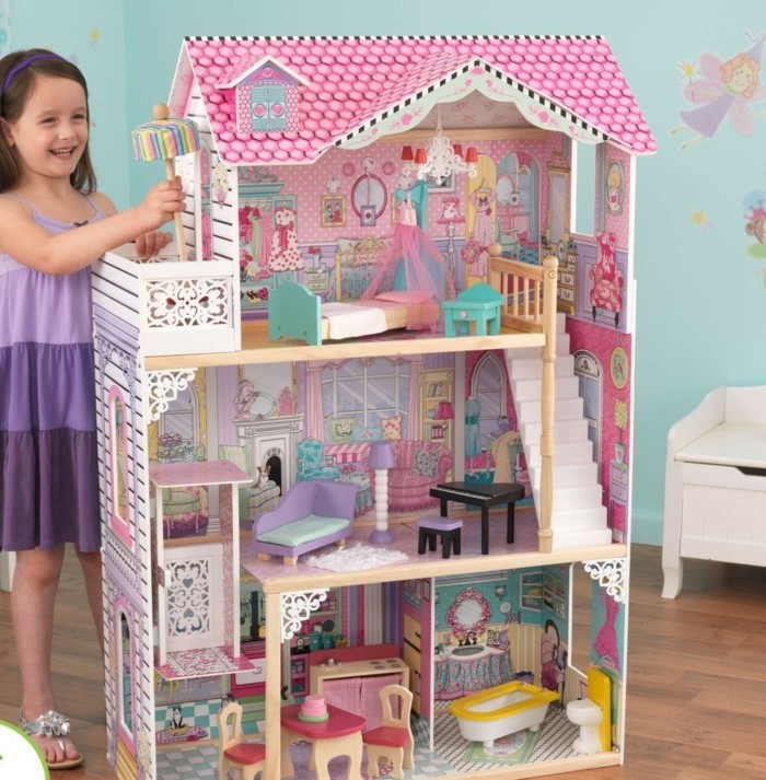 Barbie-Puppenhaus-so-hoch-wie-das-Mädchen