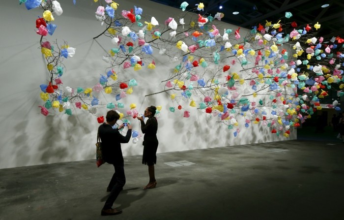 Galerie-für-Zeitgenössische-Kunst-mit-Plastiktüten