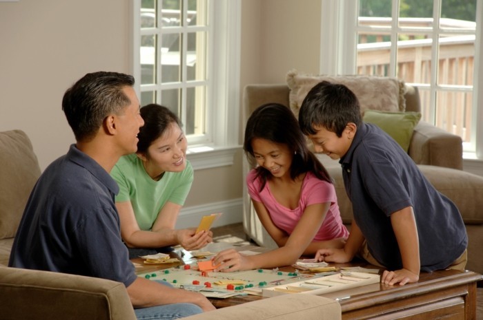 Gesellschaftsspiel-das-die-ganze-Familie-spielt