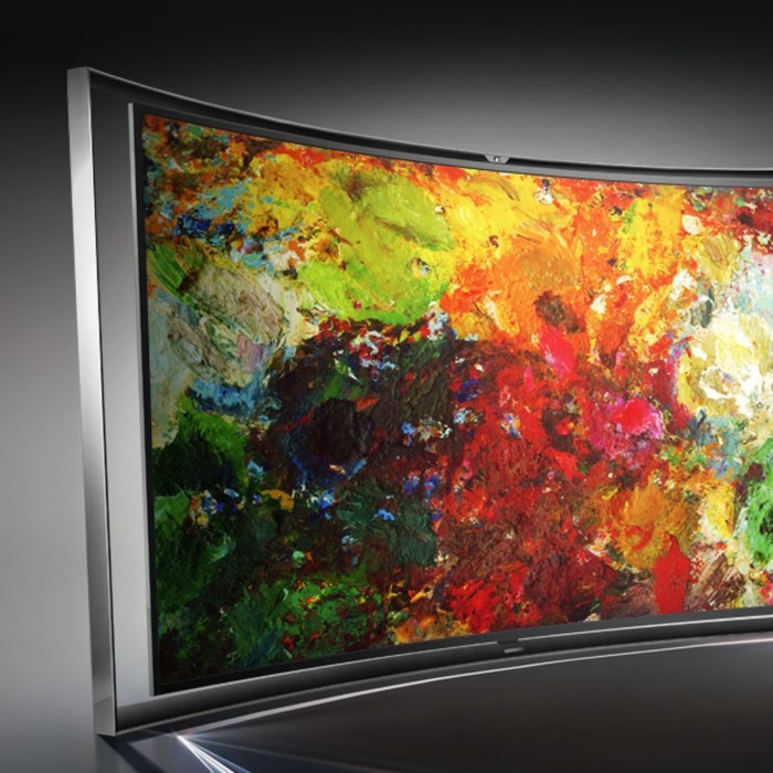 Großer-Fernseher-mit-abstrakter-Kunst