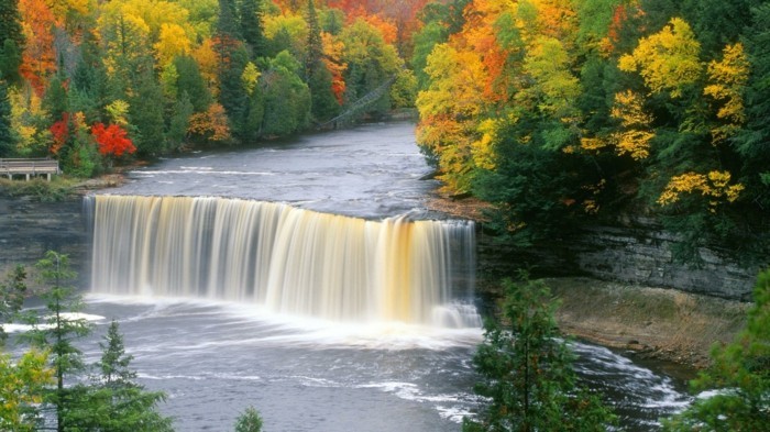 Hintergrundbilder-Wasserfall-mit-bunten-Farben