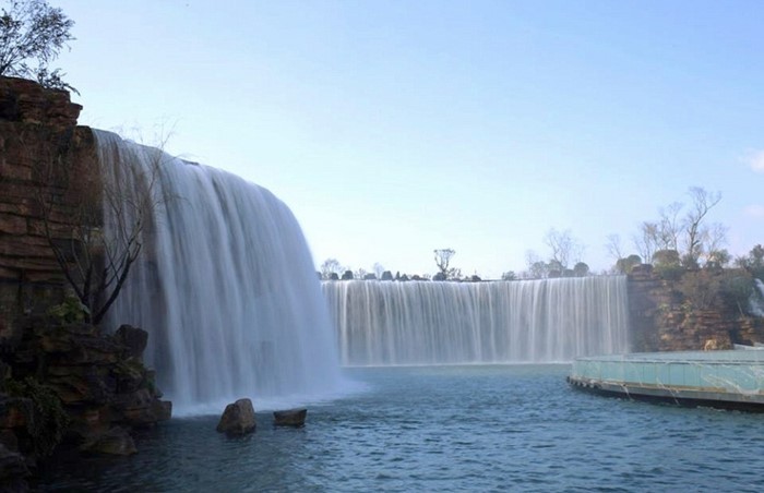 Hintergrundbilder-Wasserfall-zwei-künschliche-Wasserfälle