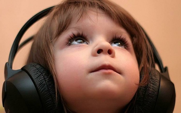 Kinder-Kopfhörer-die-ganze-Ohren-deckend