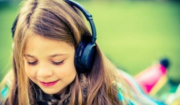 Kinder-Kopfhörer-mit-regulierbaren-Teilen