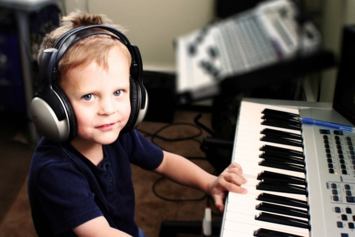 Kopfhörer-für-Kinder-zu-Klavier