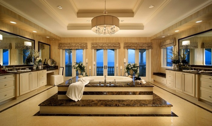 Luxus-Badezimmer-mit-schöner-Aussicht