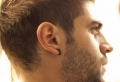 Ohrringe für Männer: Werden sie einen Modetrend?