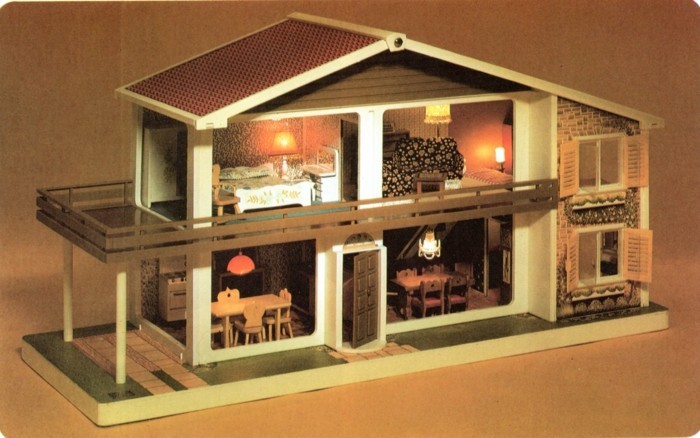 Puppenhäuser-aus-Holz-mit-Holzmöbeln