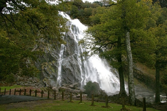 Wasserfall-Fotos-so-faszinierend-aussehend