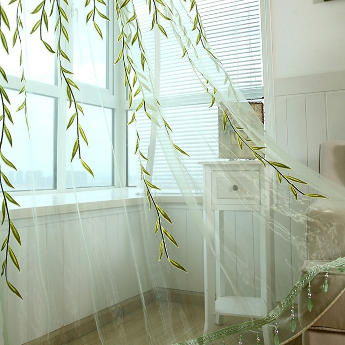 Wohnzimmer-Gardinen-mit-grünen-Blättern
