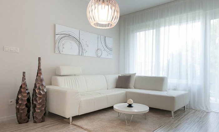 Wohnzimmer-Gardinen-zu-weißen-Möbeln-passend