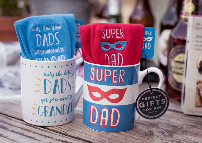 ideen zum vatertag, super dad tassen, kreative, geschenke für männer