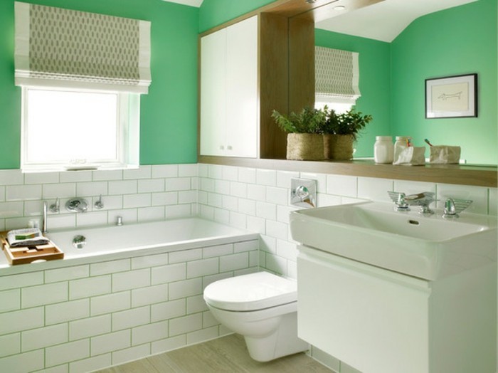 wunderschönes-kleines-badezimmer-einrichten-grüne-wände