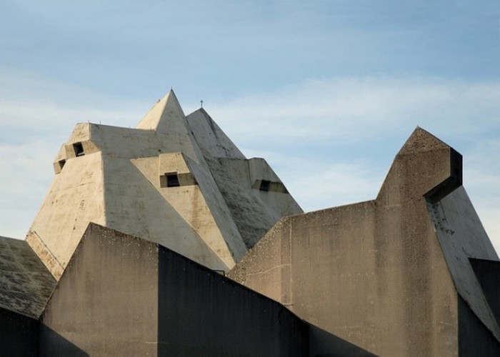 Architektur-Expressionismus-wie-ein-Gebirge