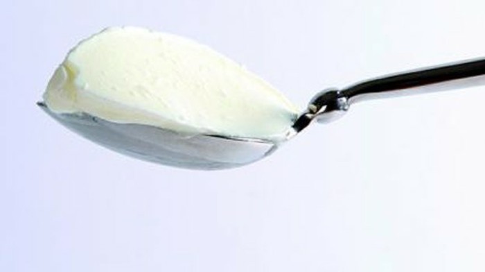 Bulgarischer-Joghurt-in-einem-Löffel