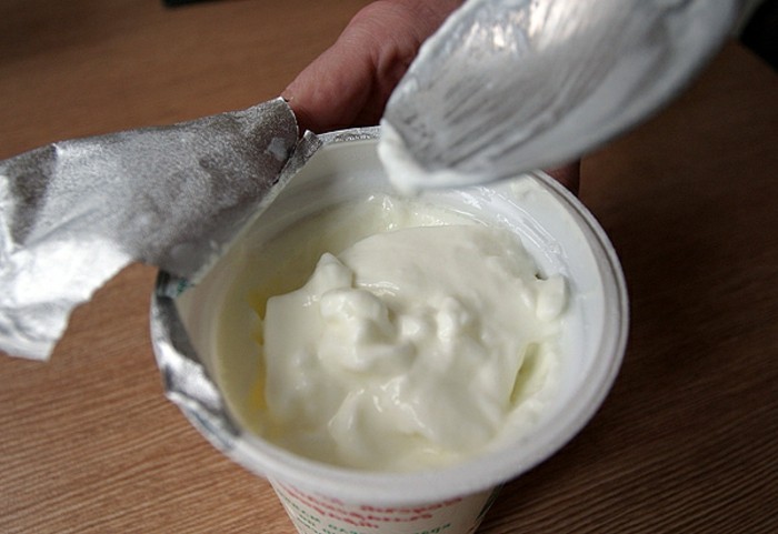 Joghurtkultur-kann-man-aus-gekaufter-Milch-nehmen