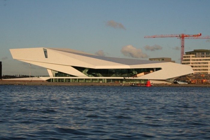 Moderne-Architektur-Merkmale-am-Meer