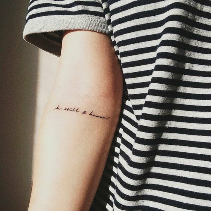 Tattoos-mit-Bedeutung-kaum-zu-lesen