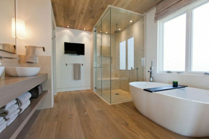 Waschtischplatte-Holz-zwei-waschbecken-in-großem-badezimmer