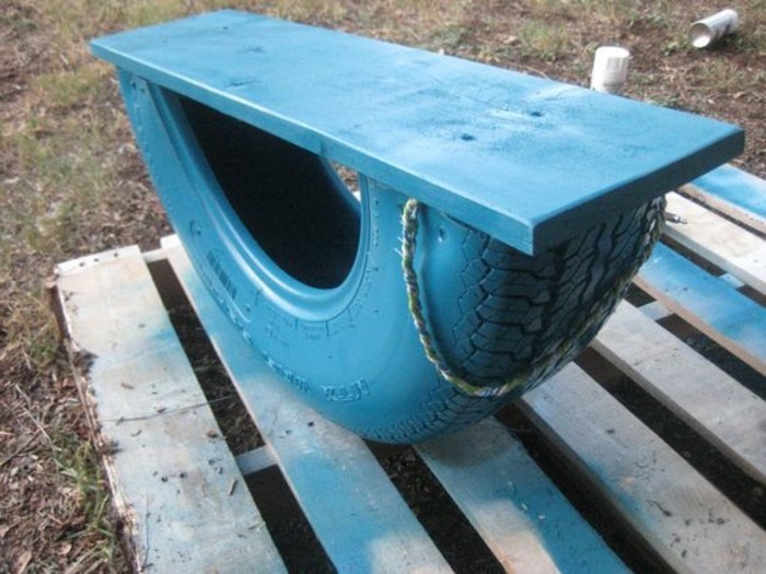 altreifen-recycling-coole-blaue-gartenmöbel
