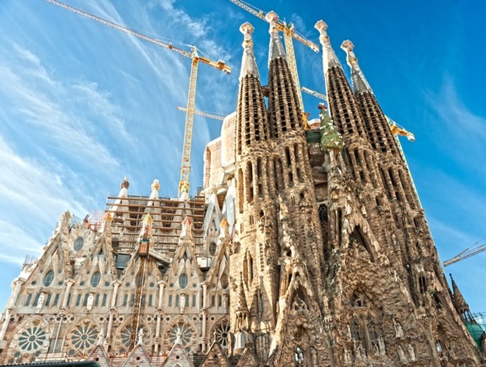 gaudi-sagrada-familia-kirche-barcelona-außergewöhnliche-architektur
