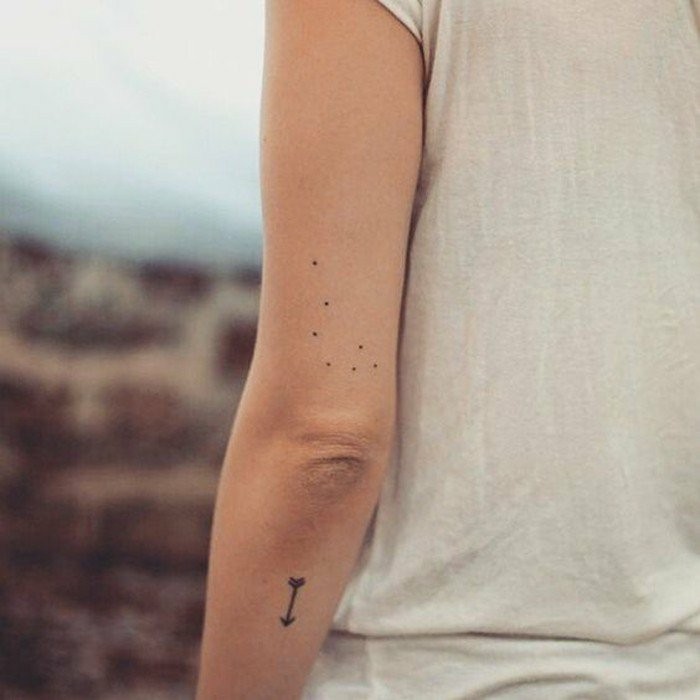 kleine-Männer-Tattoos-Pfeile-auf-dem-Unterarm