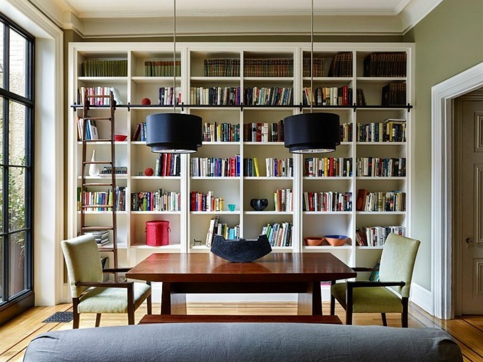 Bücherregal-Leiter-ist-ganz-modern
