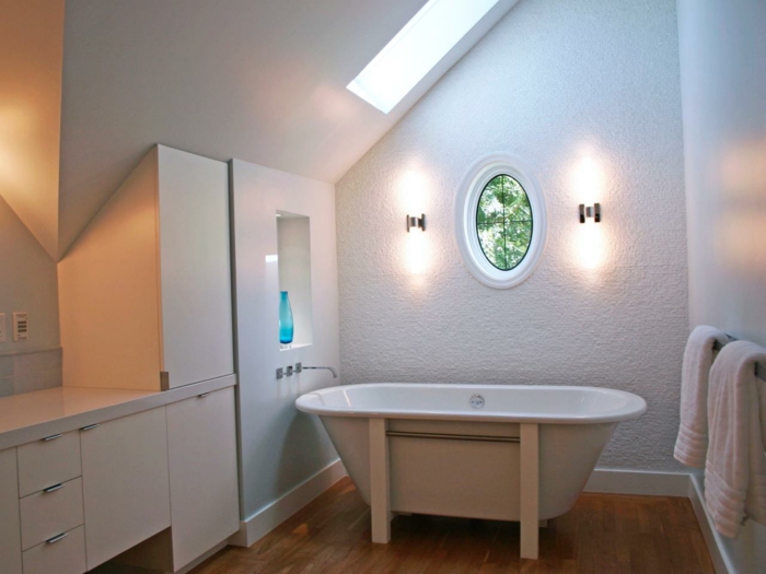 Einbauschrank-für-Dachschräge-freien Raum-optimal-ausnutzen-Einrichtungsideen-Badezimmer1