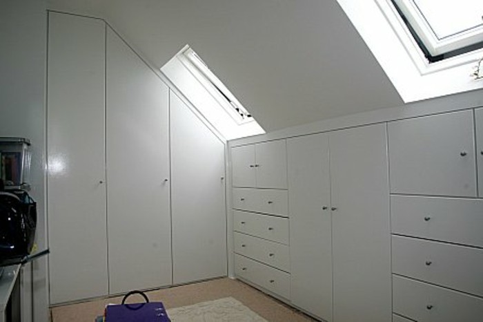 Einbauschrank-für-Dachschräge-freien Raum-optimal-ausnutzen-Einrichtungsideen-Schrank8