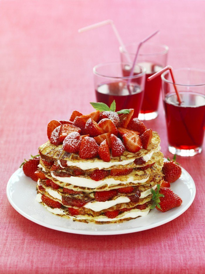 Erdbeere-Joghurt-torte-mit-saft