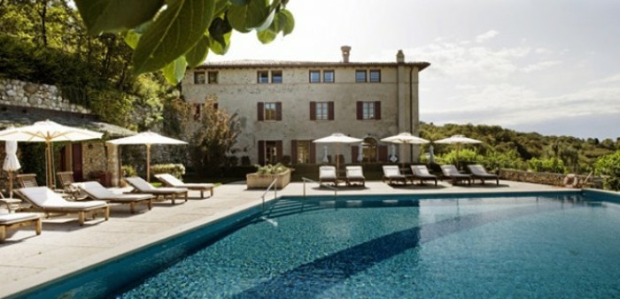 Ferienwohnung-Gardasee-mit-Pool-für-reiche-Leute