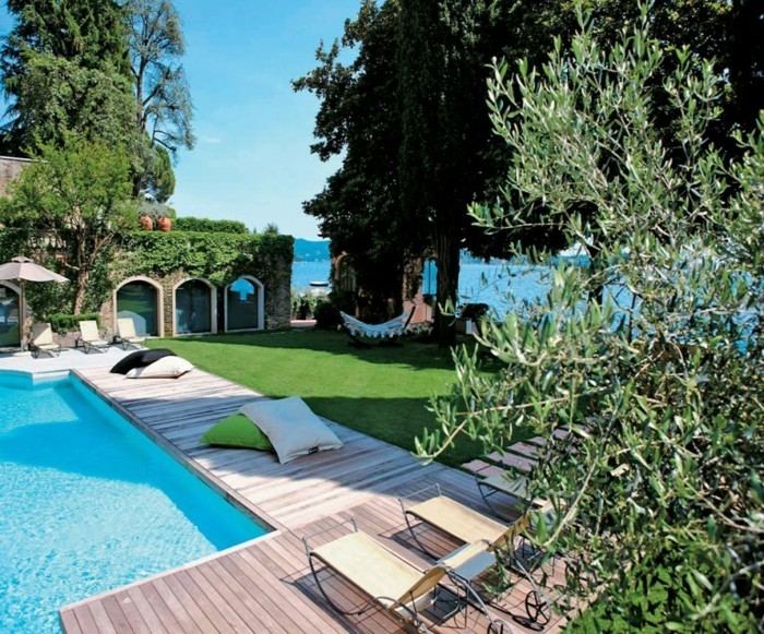 Ferienwohnung-Gardasee-mit-Pool-und-bequeme-Kissen
