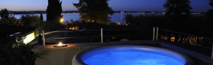 Ferienwohnung-am-Gardasee-runden-Pool