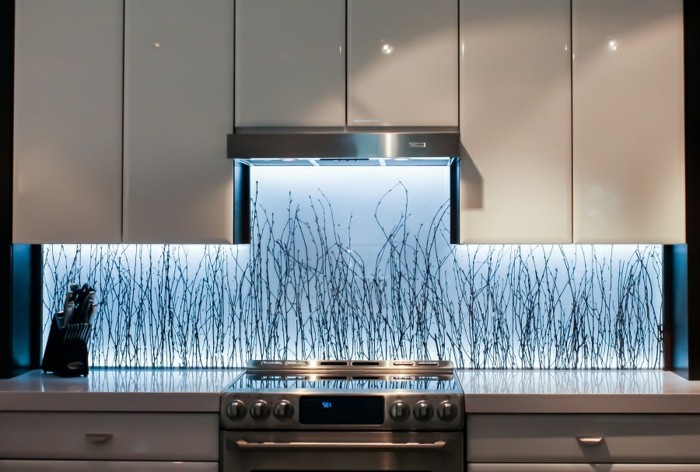 47+ Bild in glas beleuchtet , Gestaltungsideen für moderne Küche Glasrückwand ArchZine