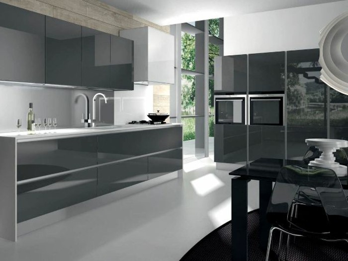 Gestalltungsideen-für-Moderne-Küche-Glasrückwand-Schwarz7