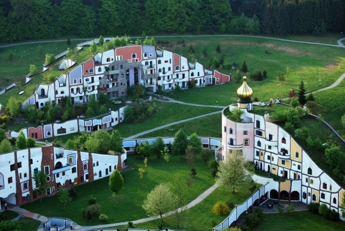 Hundertwasser-Architektur-Umwelt-Natur-Dorf1
