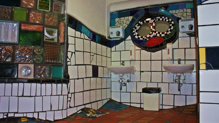 Hundertwasser-Badezimmer1
