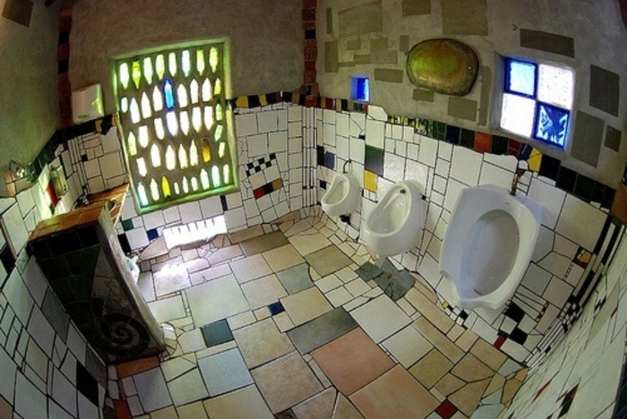 Hundertwasser-Badezimmer2