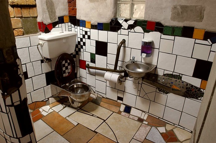 Hundertwasser-Badezimmer5