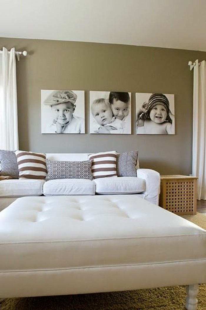 Ideen-Fotowand-im-schlafzimmer-oder-wohntimmer-mit-weißen-möbeln