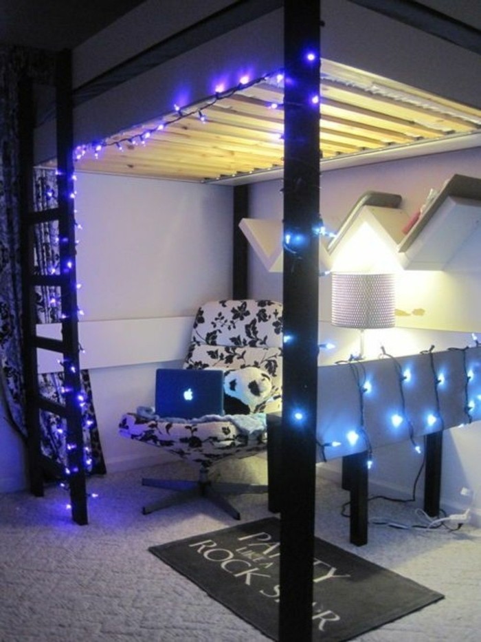 Jugendzimmer-mit-Hochbett-mit-Lichtkette