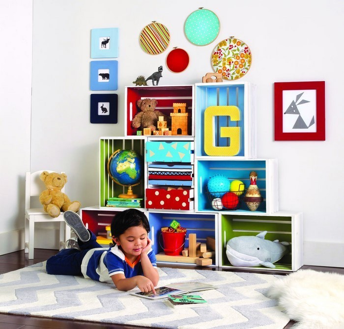 Kinderzimmer-gestalten-verschiedene-Schraenke-mit-bunten-Farben