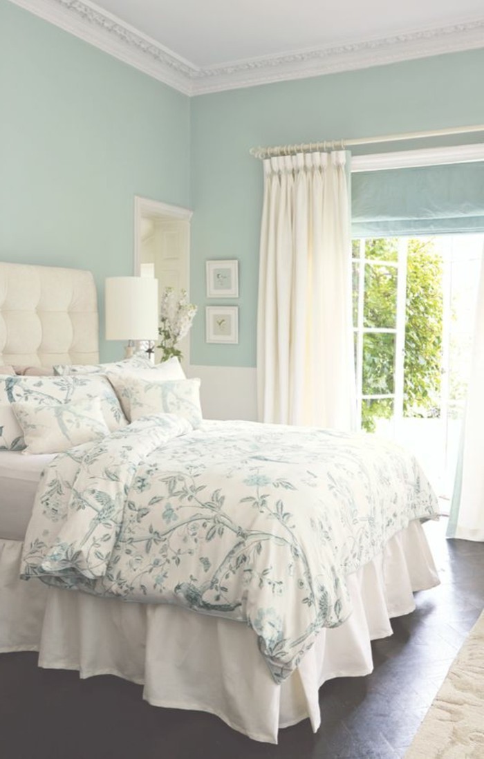 Wanddeko-Schlafzimmer-beruhigende-blaue-Farbe