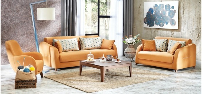 gemütliches-wohnzimmer-gestalten-sofa-sessel-orange-stehlampe-wände-grau-vase