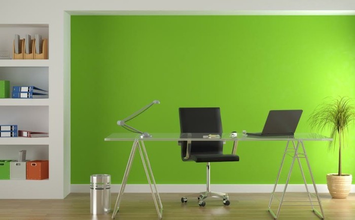grüne-wand-als-akzent-im-büro-interessante-wandfarben-ideen