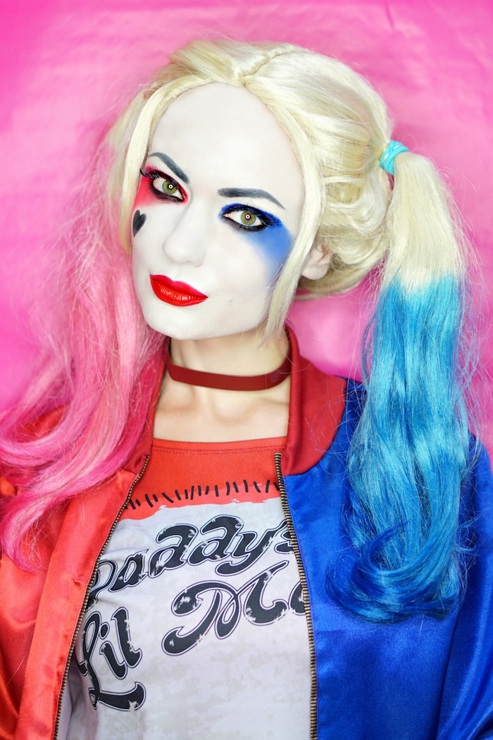 Schritt für Schritt Anleitung für Harley Quinn Make-up, Halloween Schminken Ideen für Frauen 