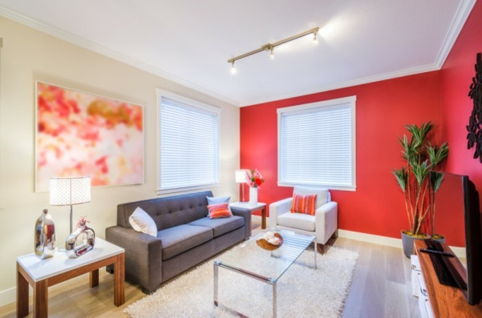 rote-wand-als-akzent-wandfarben-ideen-modernes-design-von-schlafzimmer