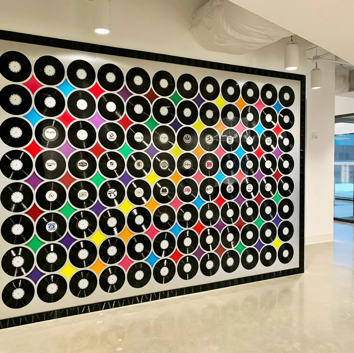 schallplatten deko wand viele vinylplatten als zimmerdeko vinylux