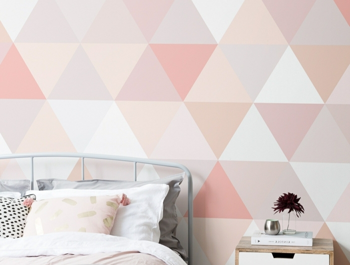 schlafzimmer tapeten ideen geometrische motive wanddeko in weiß und hellrosa schlafzimmerdeko